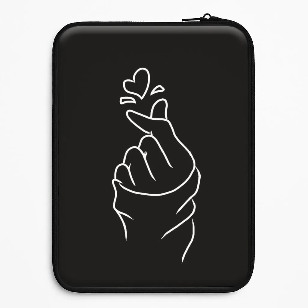 Trendy Detailing Cute Heart Finger Snap Black Laptop Sleeve