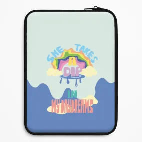 Smooth Form Texture She takes a dip in my daydreams Laptop Sleeve