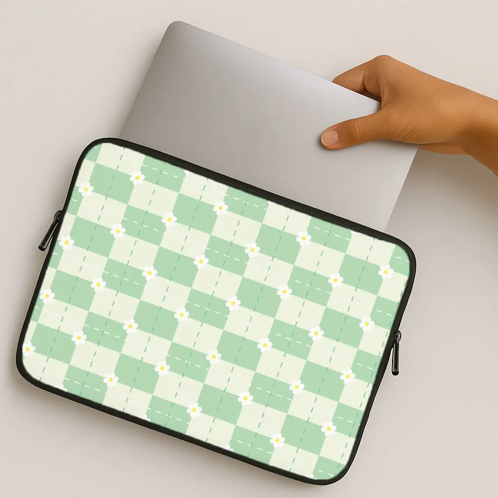 Wireless Charging Compatible Sleek Texture Green Plaid Daisies  Laptop Sleeve
