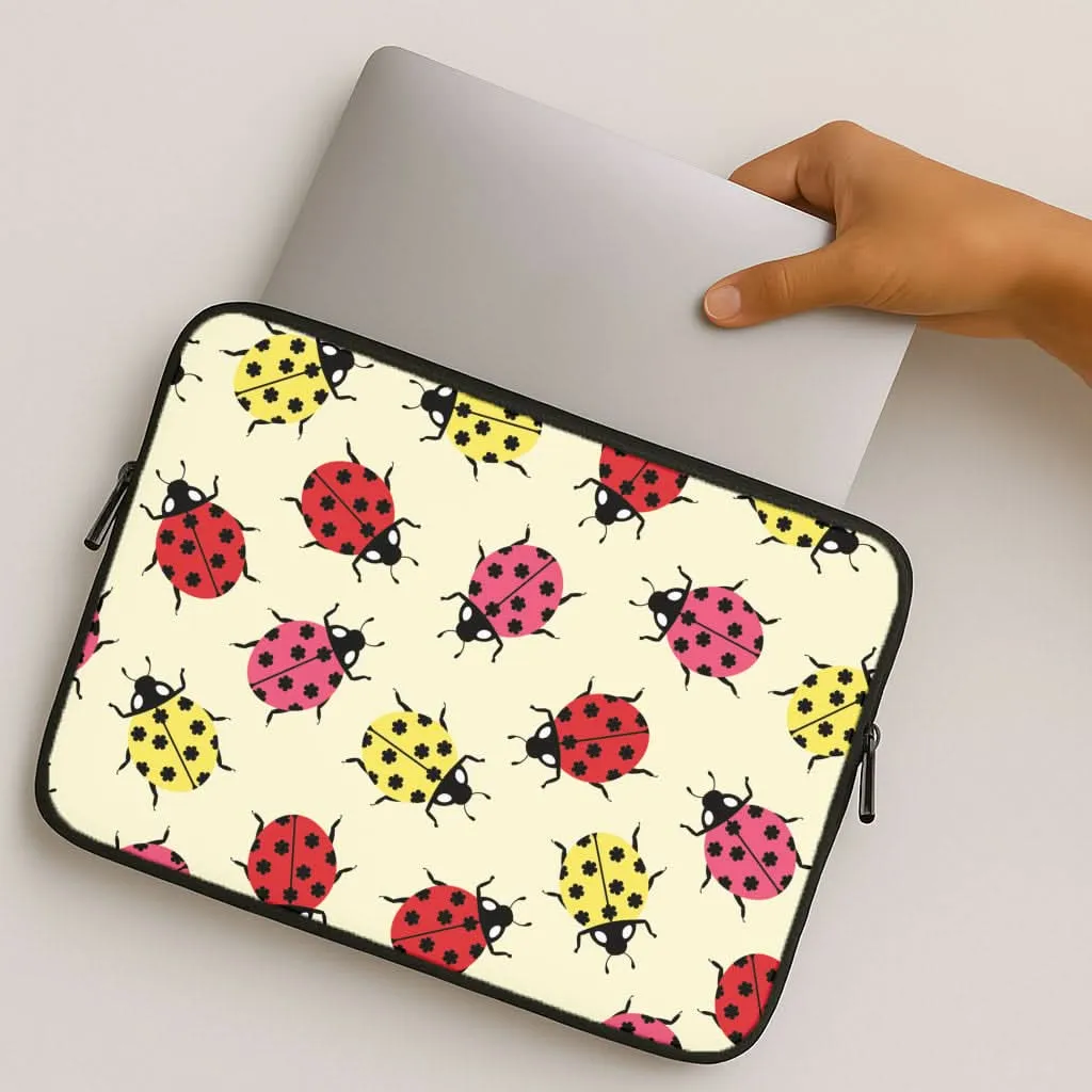 Soft Edge Detail Ladybugs With Flower Spots Pattern Laptop Sleeve