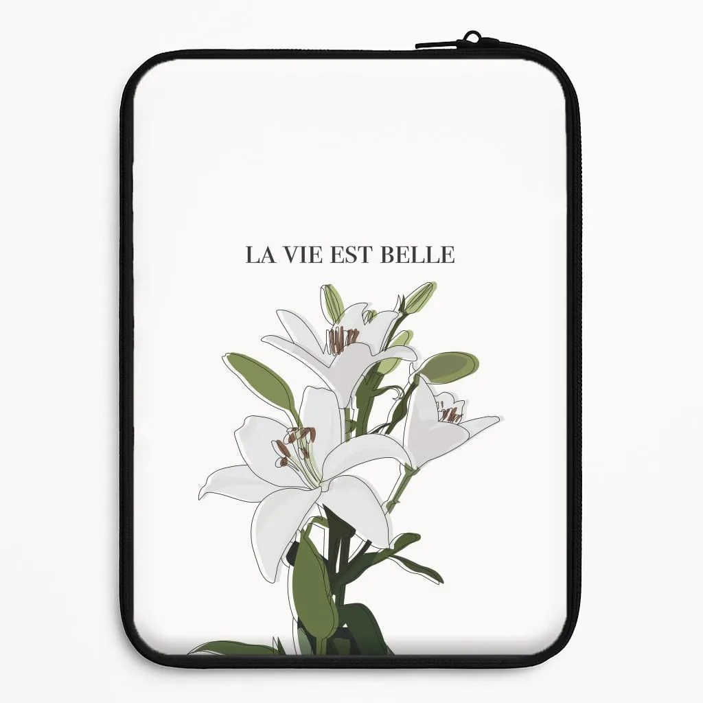 Sleek Build Elegant Craft La Vie Est Belle - Clean Girl Aesthetic Laptop Sleeve