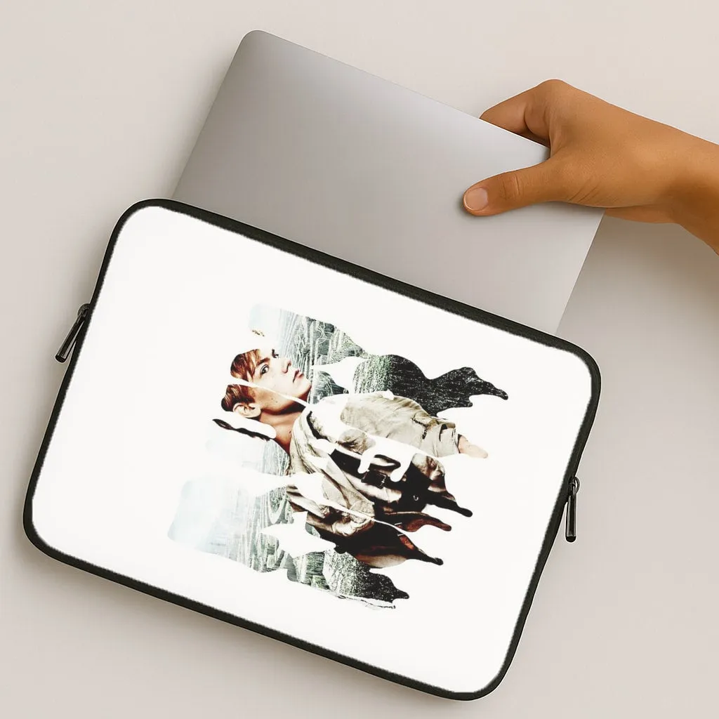 Protective Design Runner - Newt - Maze Laptop Sleeve